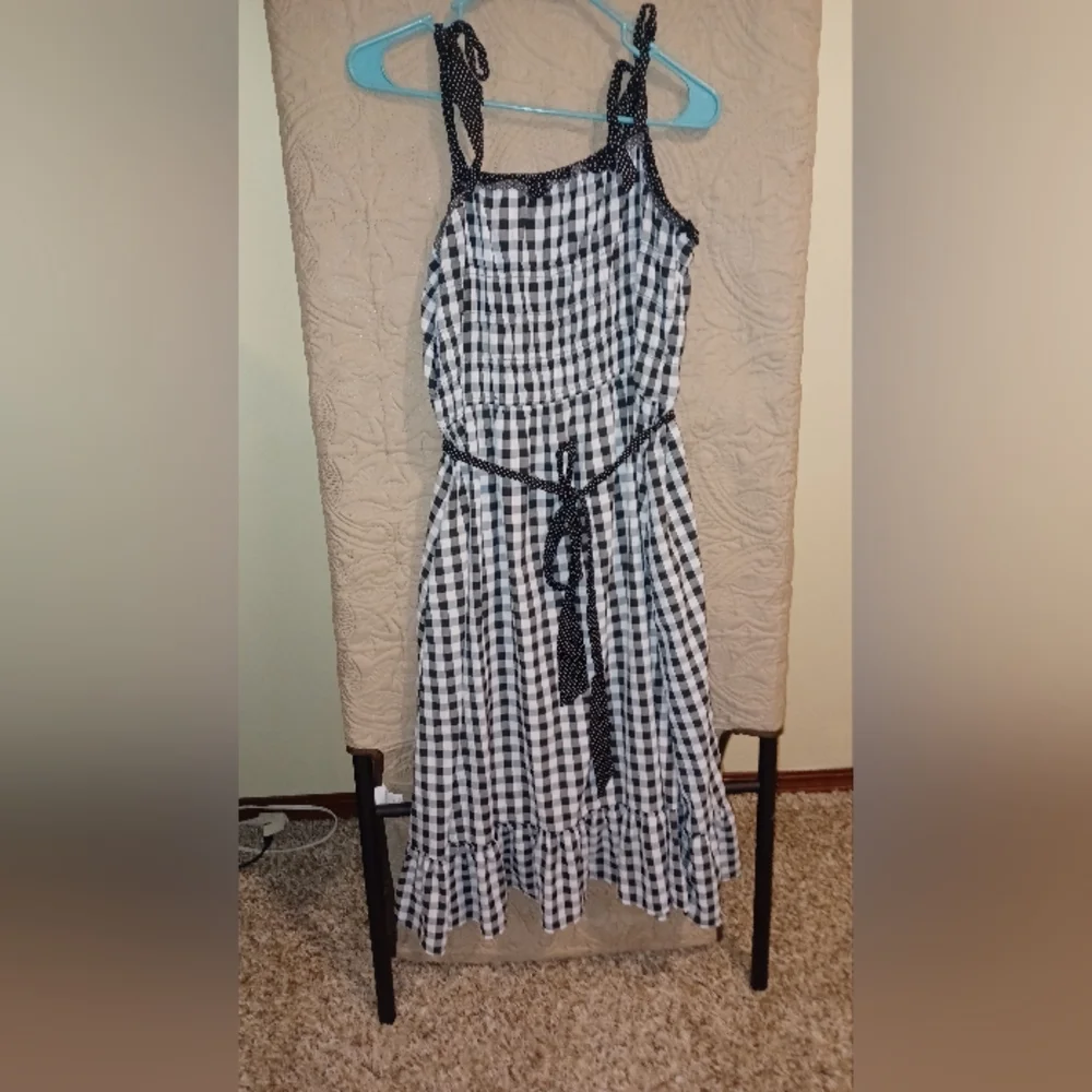 Dress - Picture 1 of 3